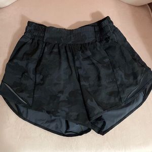 Lululemon black camo hotty hot tall